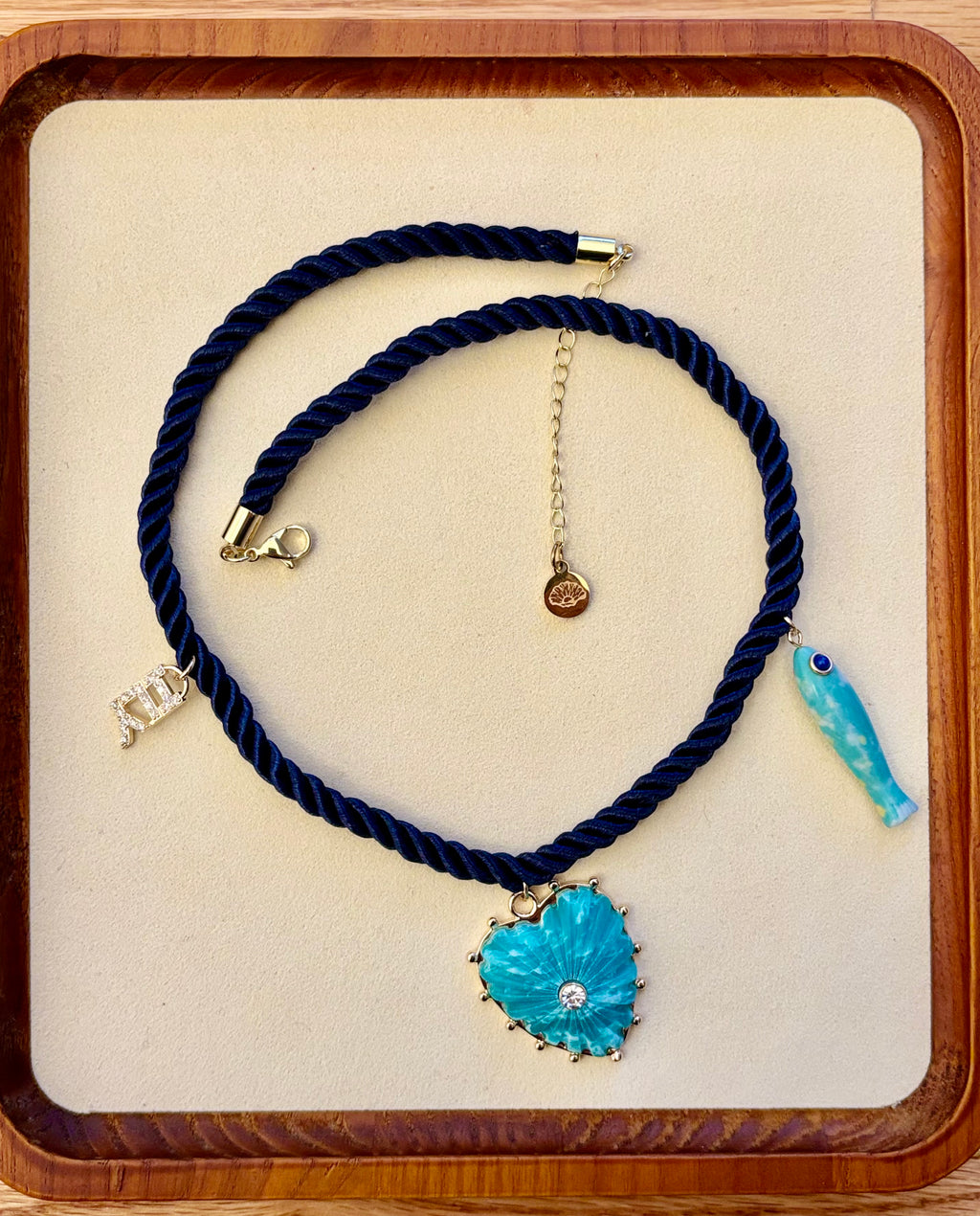 All the hues of blue